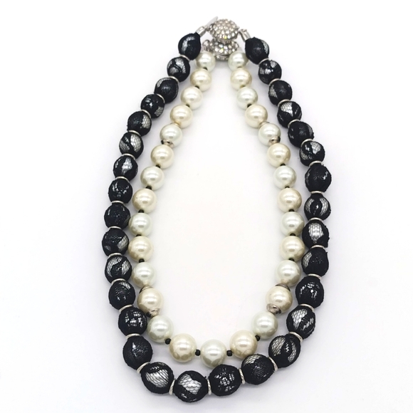White House Black Market Faux Pearl Rhinestone 2 Piece Necklace Set $90 - Picture 4 of 9